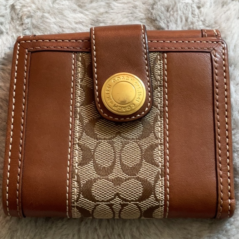 Coach Monogram Canavas Patent Leather Brown Bifold Unisex Walet Good Condition